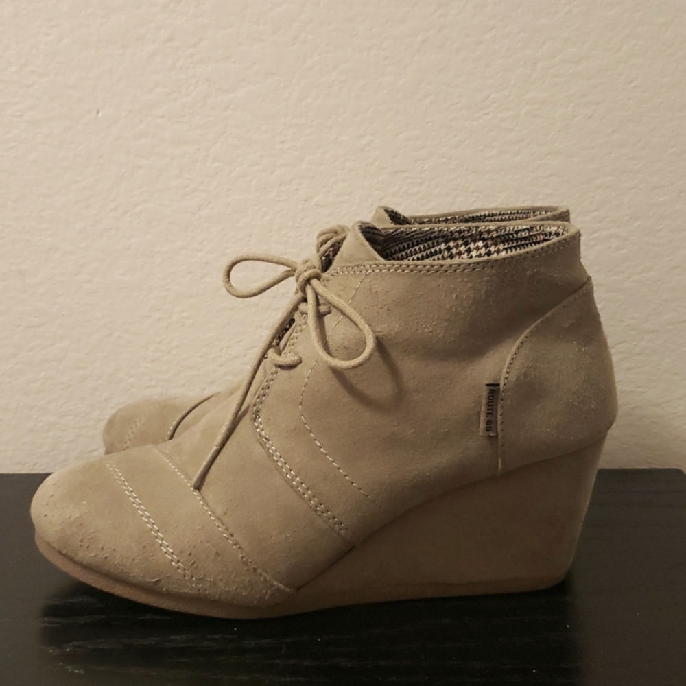 Tan Wedges - Picture 3 of 4